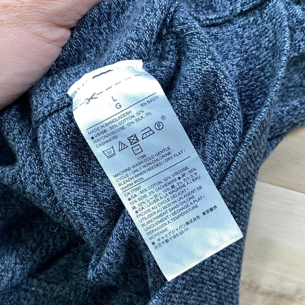 Banana Republic V-Neck Sweater Mens L Minimalist Silk Cashmere Blend Navy Blue